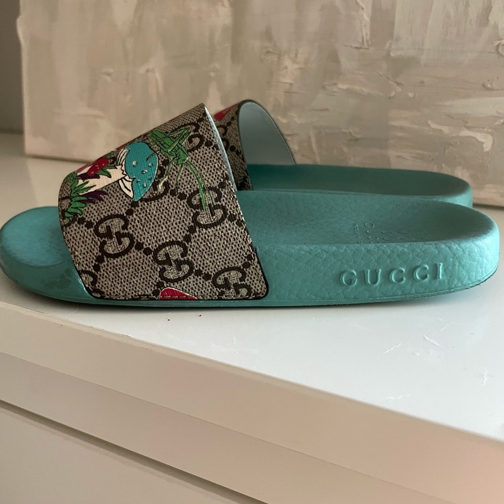 Kids Gucci Slides. Size 29 in Gucci/US size 12.